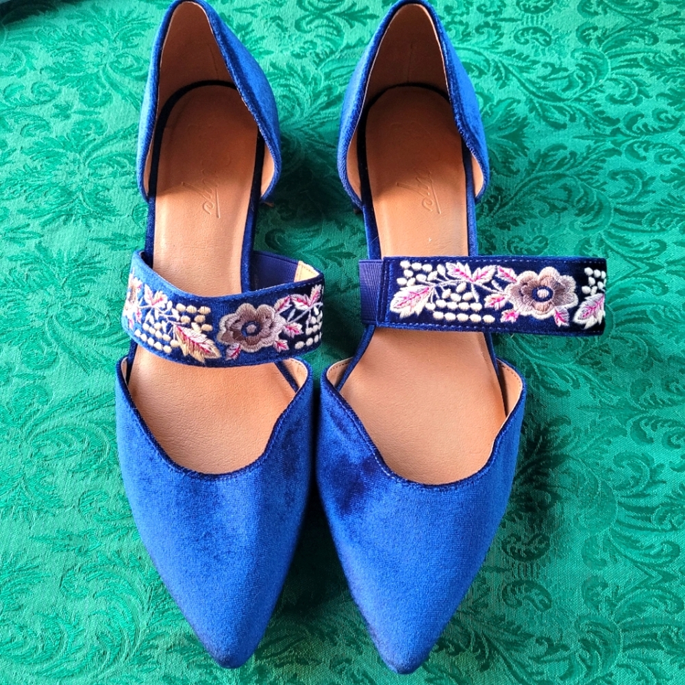 Anthropologie designer Bettye Muller Velvet flats NWOT or Box